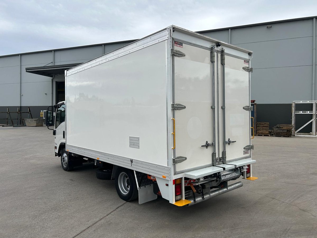 2023 Isuzu N Series NNR 45-150 Vanpack image 6
