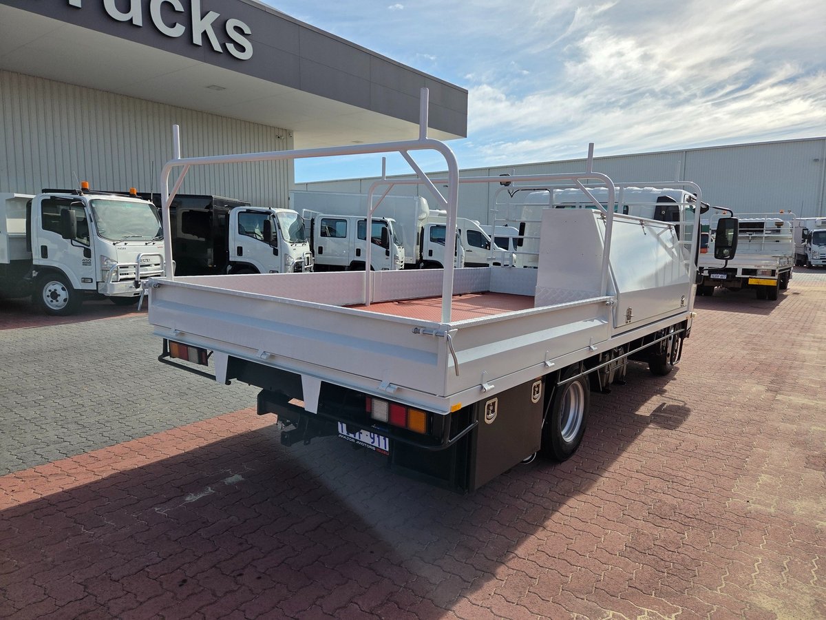 2010 Isuzu Trucks Npr275 2 Ton Tray/box/h Racks image 14