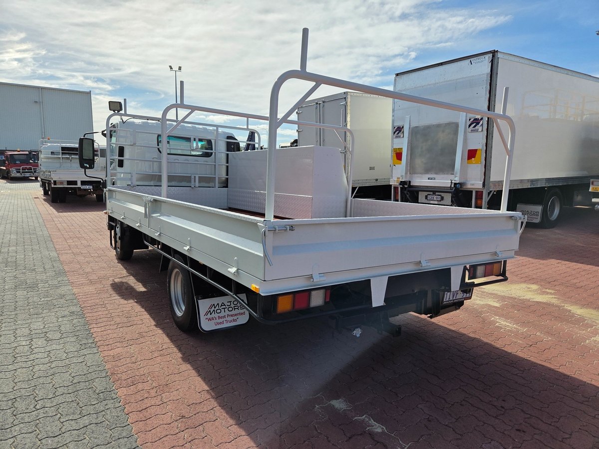 2010 Isuzu Trucks Npr275 2 Ton Tray/box/h Racks image 15
