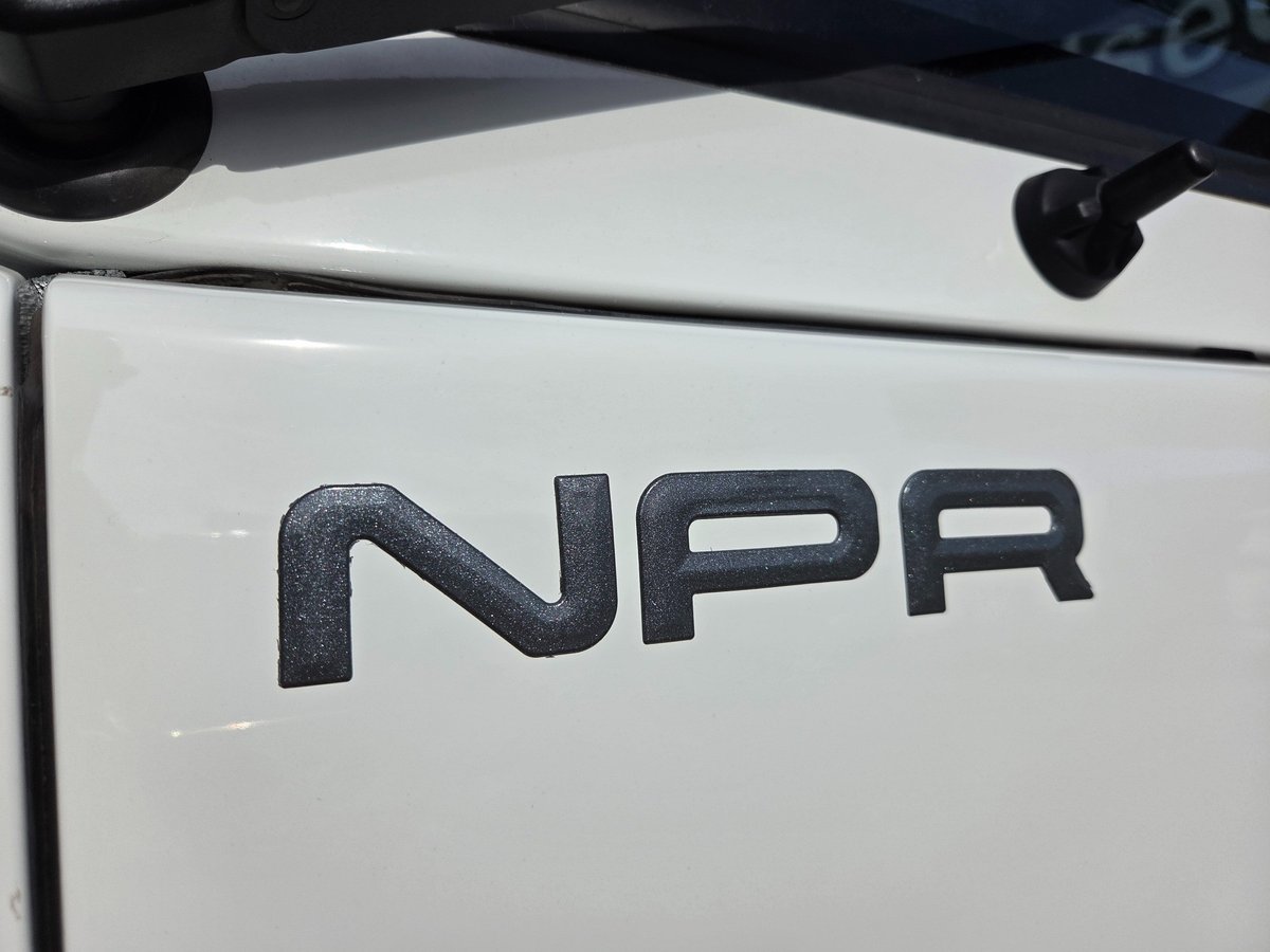 2010 Isuzu Trucks Npr275 2 Ton Tray/box/h Racks image 2