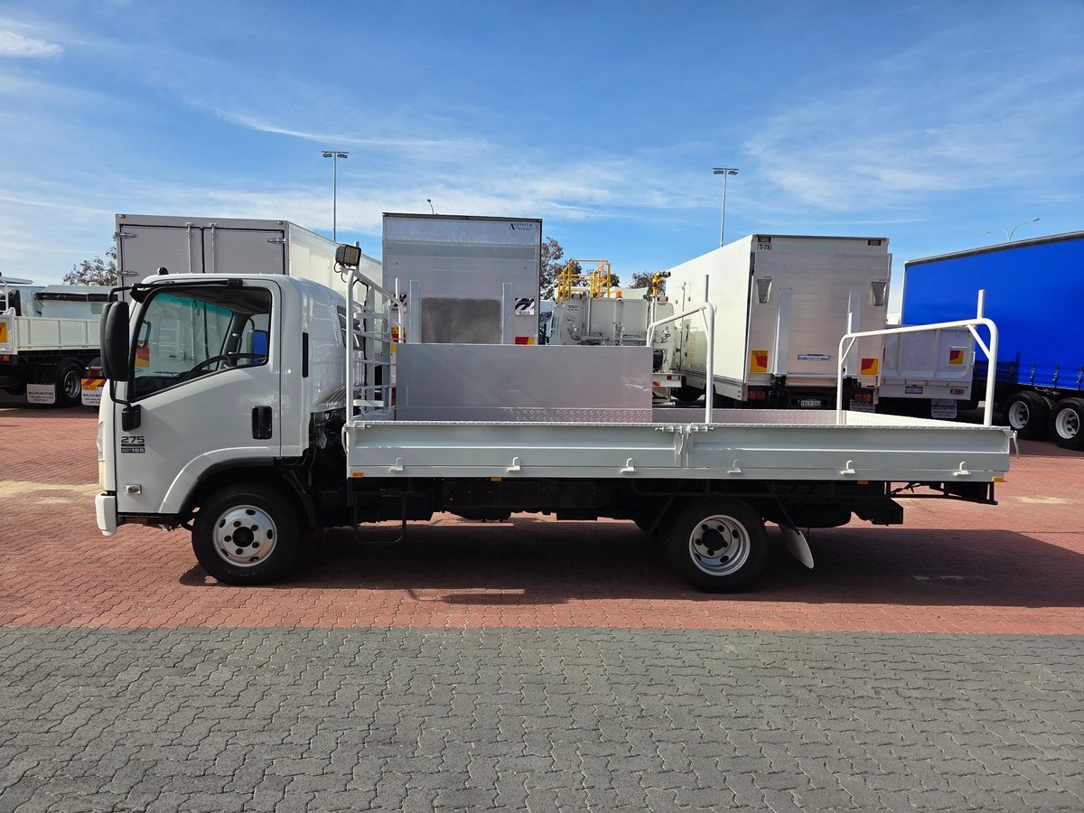 2010 Isuzu Trucks Npr275 2 Ton Tray/box/h Racks image 6
