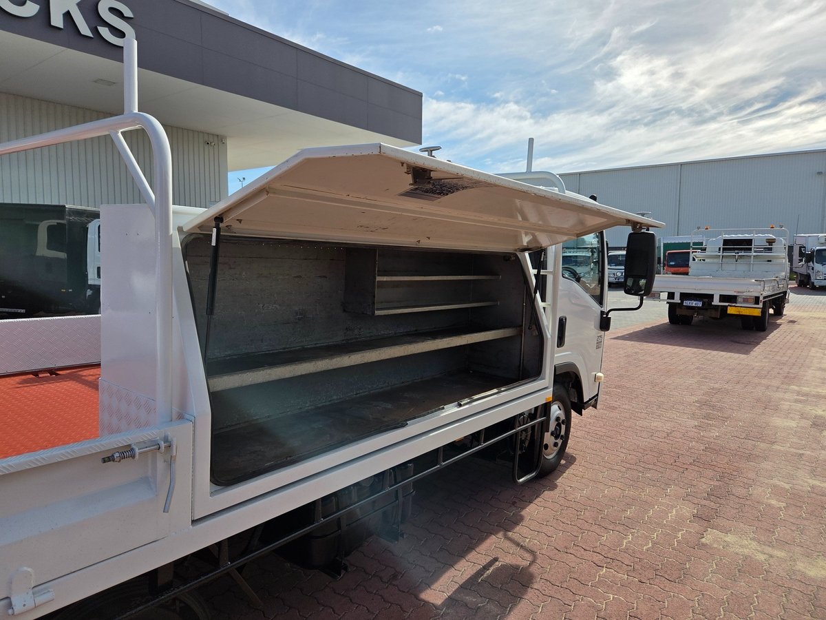 2010 Isuzu Trucks Npr275 2 Ton Tray/box/h Racks image 8