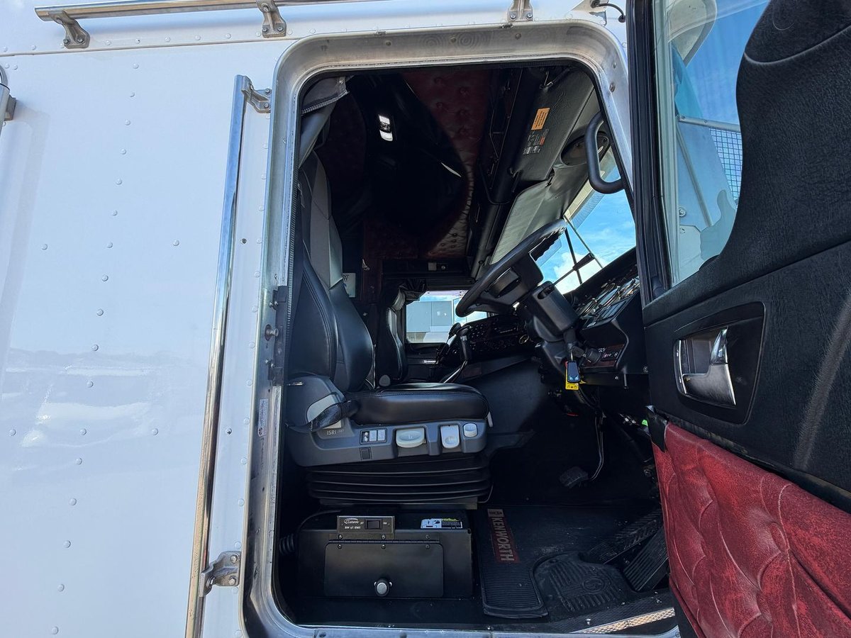 2018 Kenworth K200 image 12
