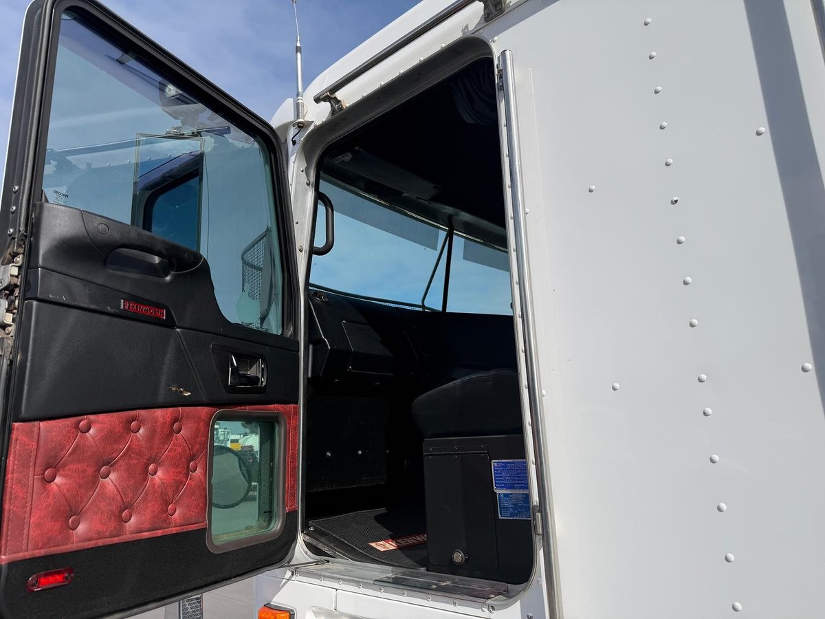 2018 Kenworth K200 image 23