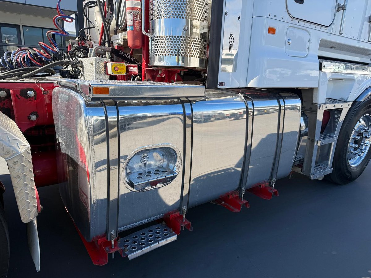 2018 Kenworth K200 image 9
