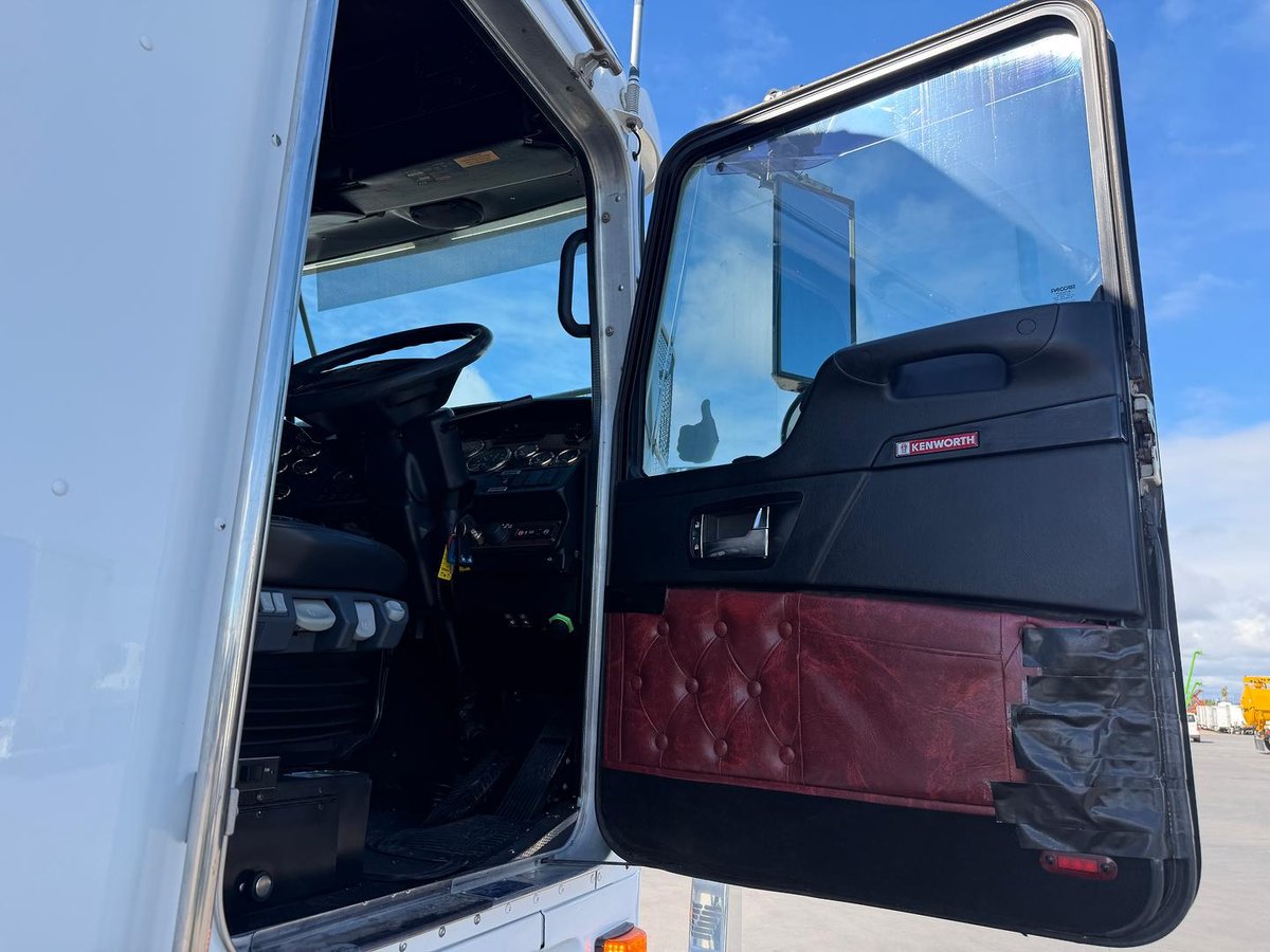 2018 Kenworth K200 image 11