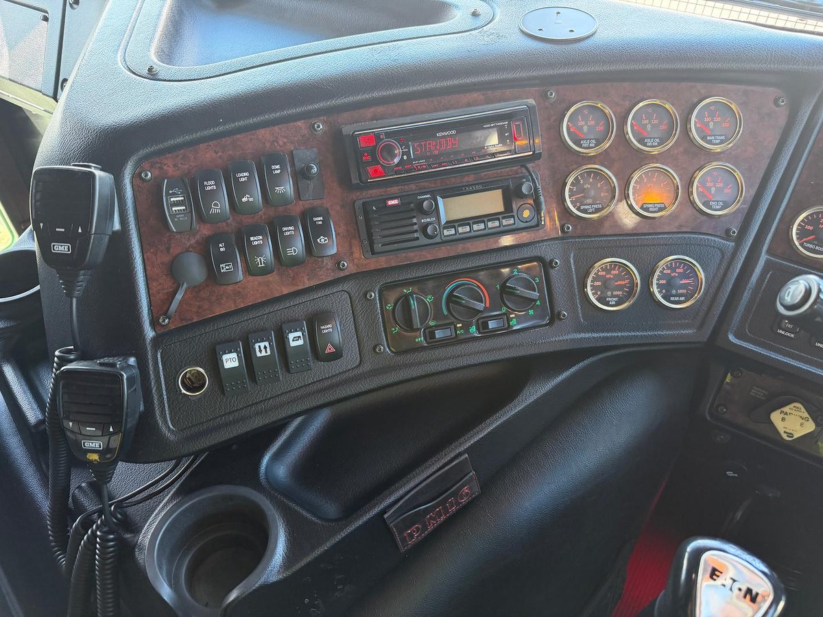 2018 Kenworth K200 image 16