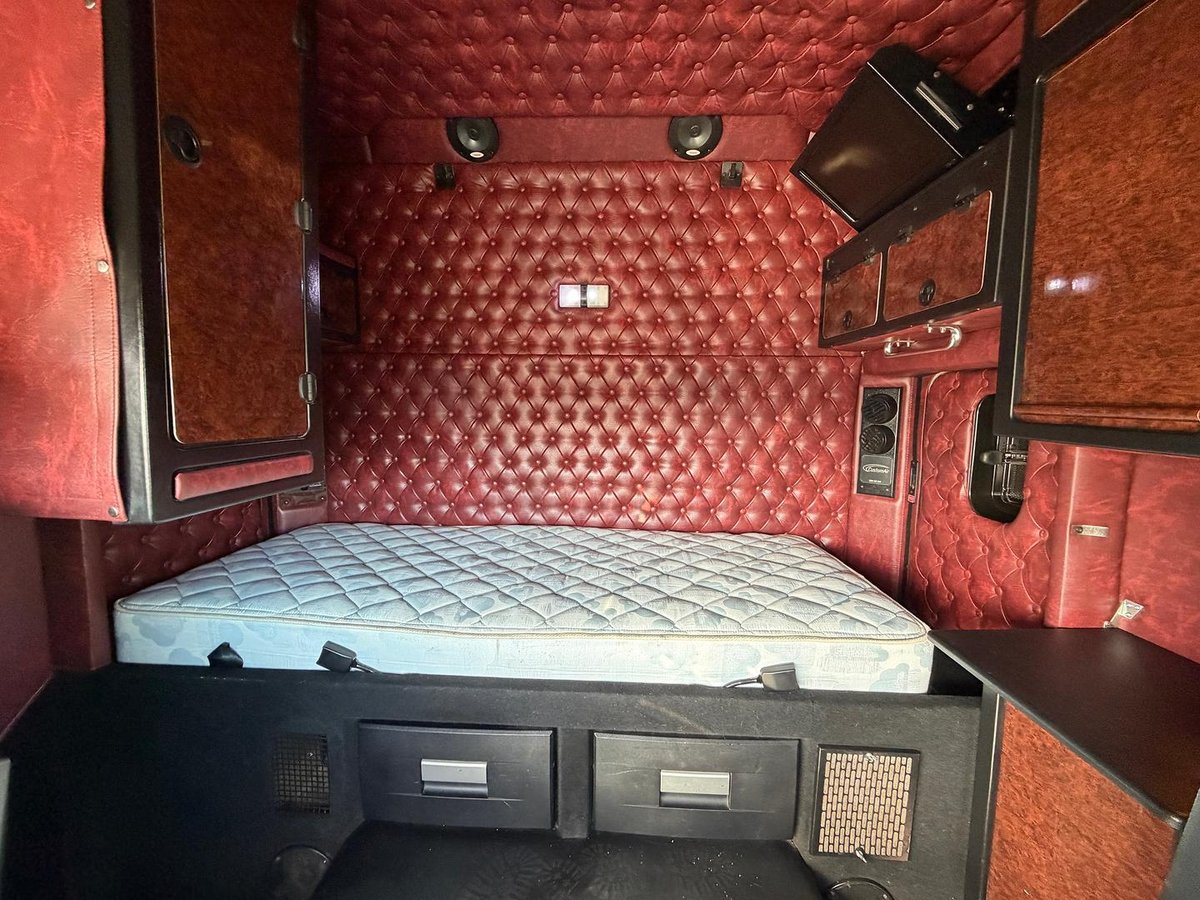 2018 Kenworth K200 image 24
