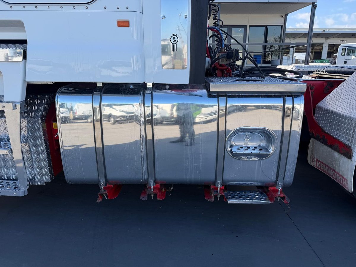 2018 Kenworth K200 image 10