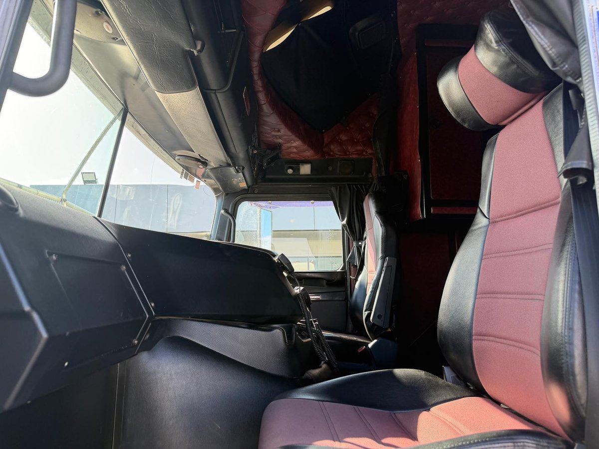 2018 Kenworth K200 image 30