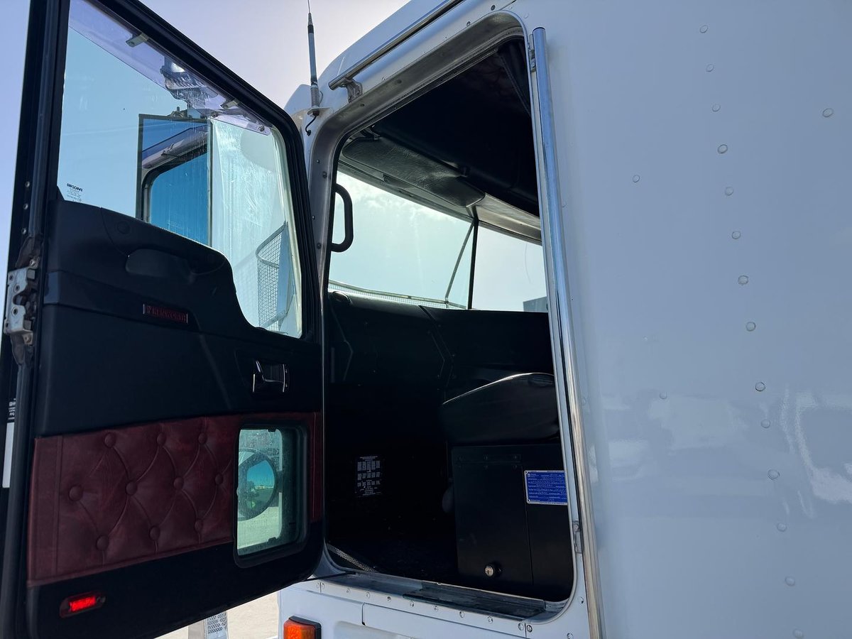 2018 Kenworth K200 image 29