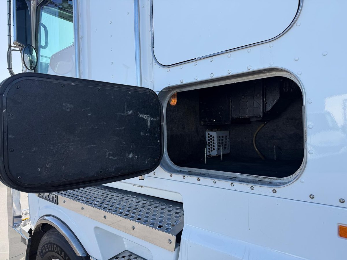 2018 Kenworth K200 image 15