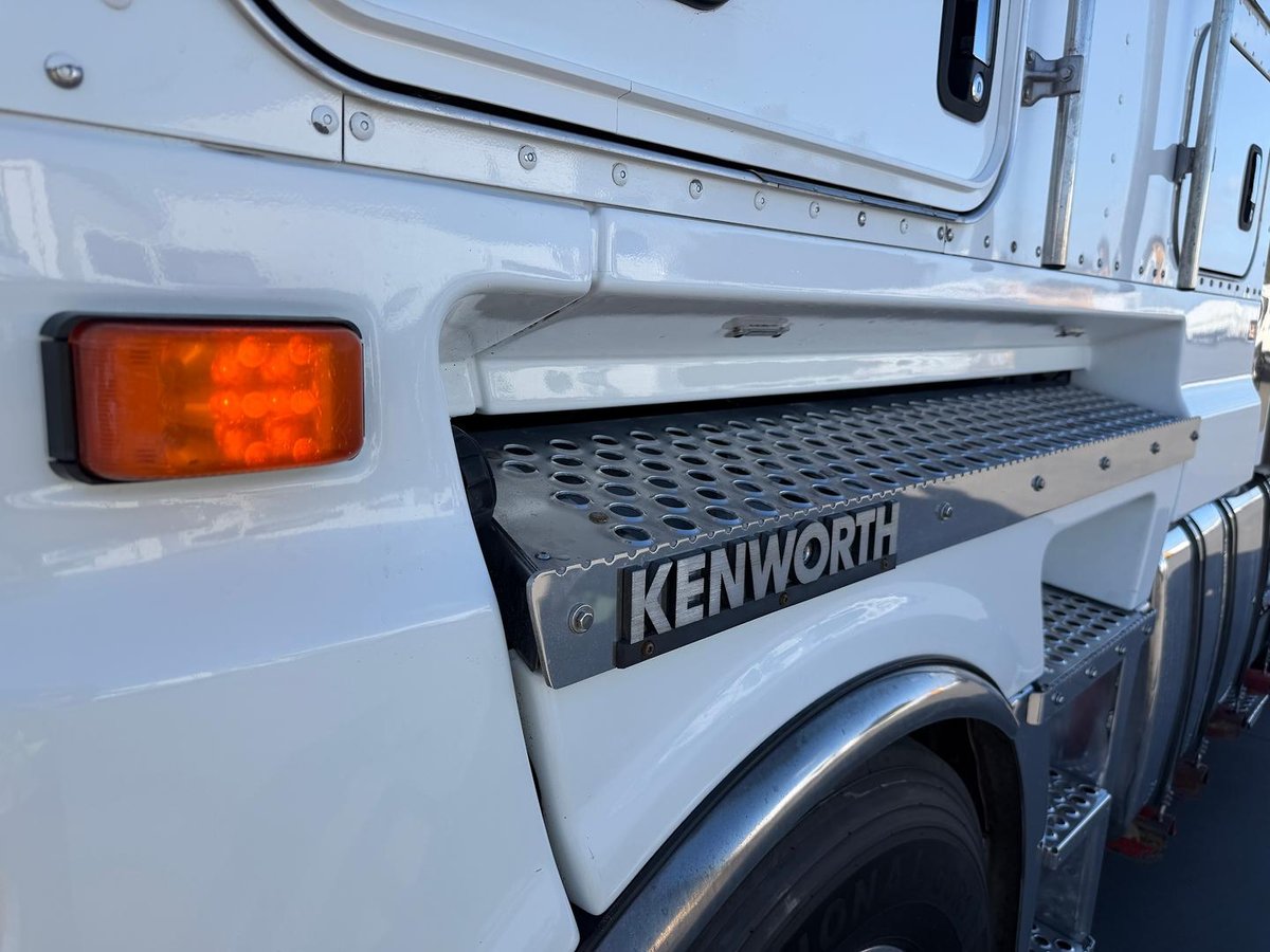 2018 Kenworth K200 image 12