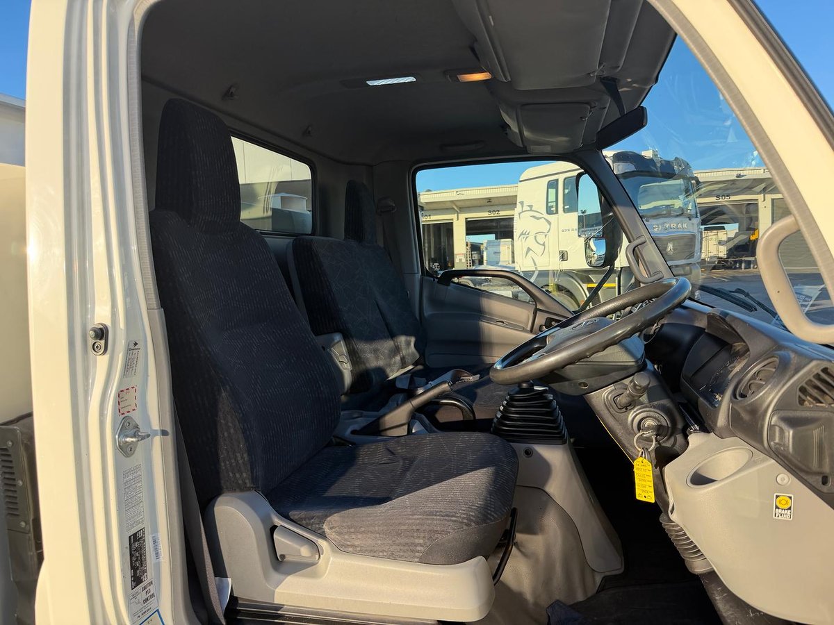 2014 Hino 300 Series 917 Medium image 28