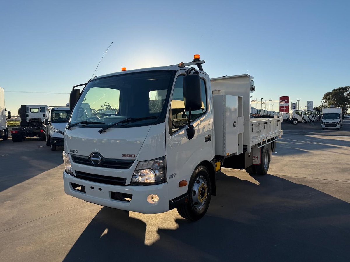 2014 Hino 300 Series 917 Medium image 3