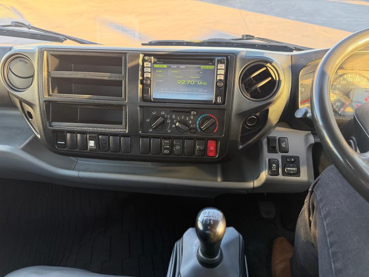 2014 Hino 300 Series 917 Medium image 32