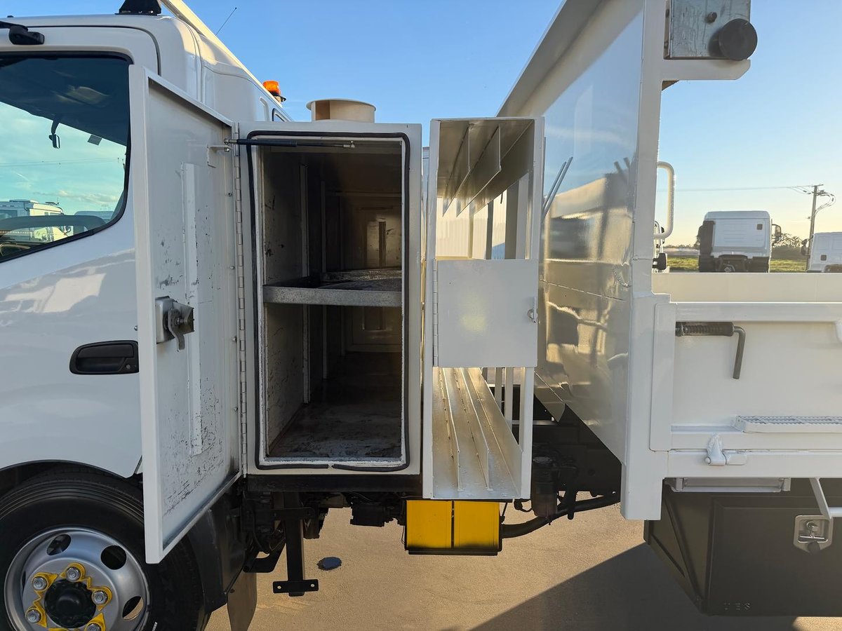 2014 Hino 300 Series 917 Medium image 26