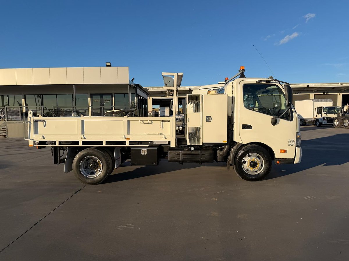 2014 Hino 300 Series 917 Medium image 8