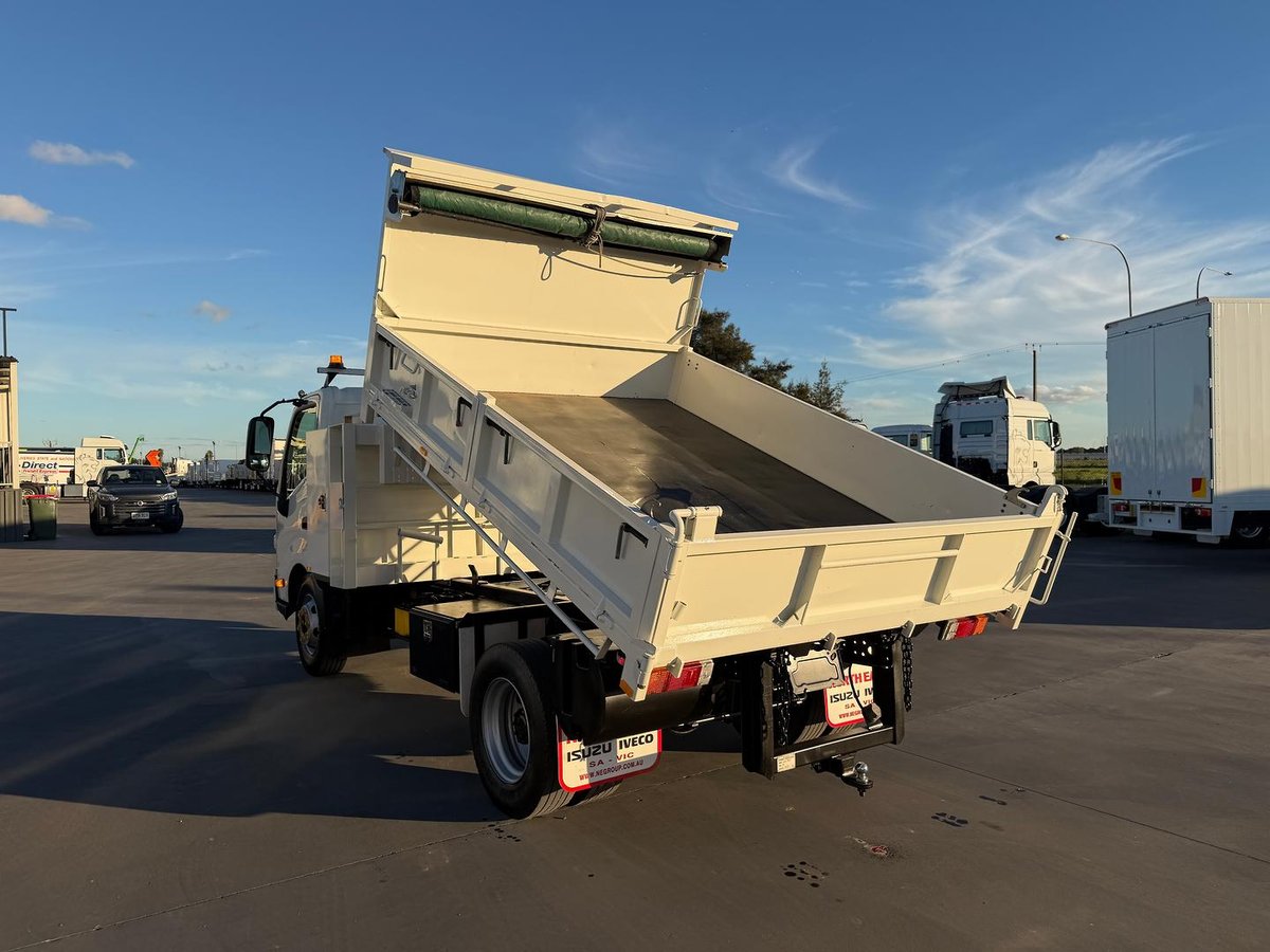 2014 Hino 300 Series 917 Medium image 15