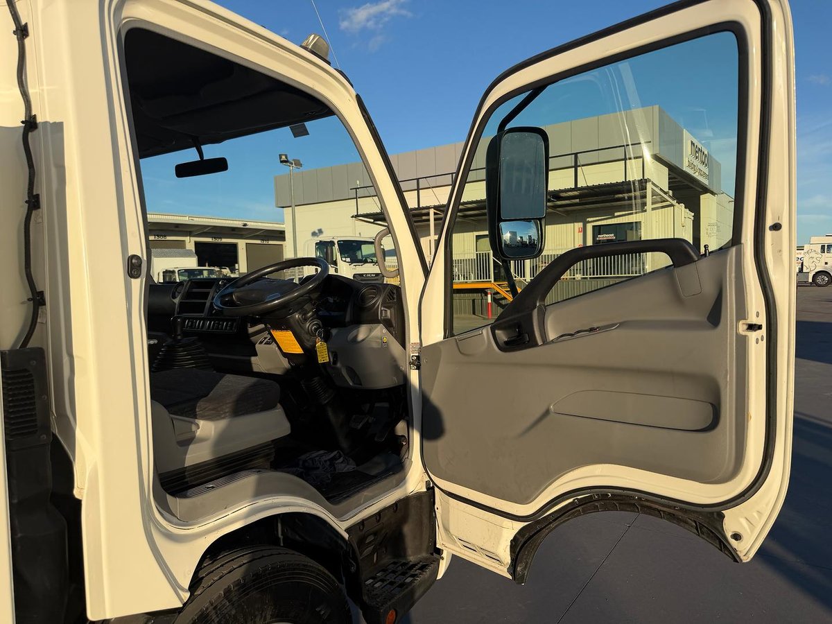 2014 Hino 300 Series 917 Medium image 27