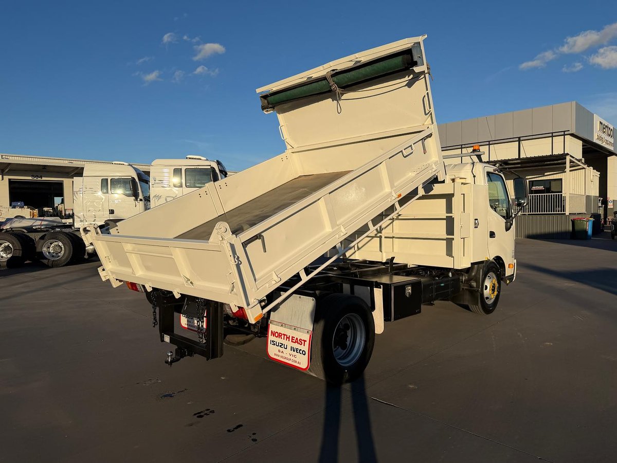 2014 Hino 300 Series 917 Medium image 13