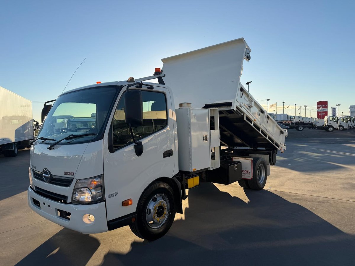 2014 Hino 300 Series 917 Medium image 17