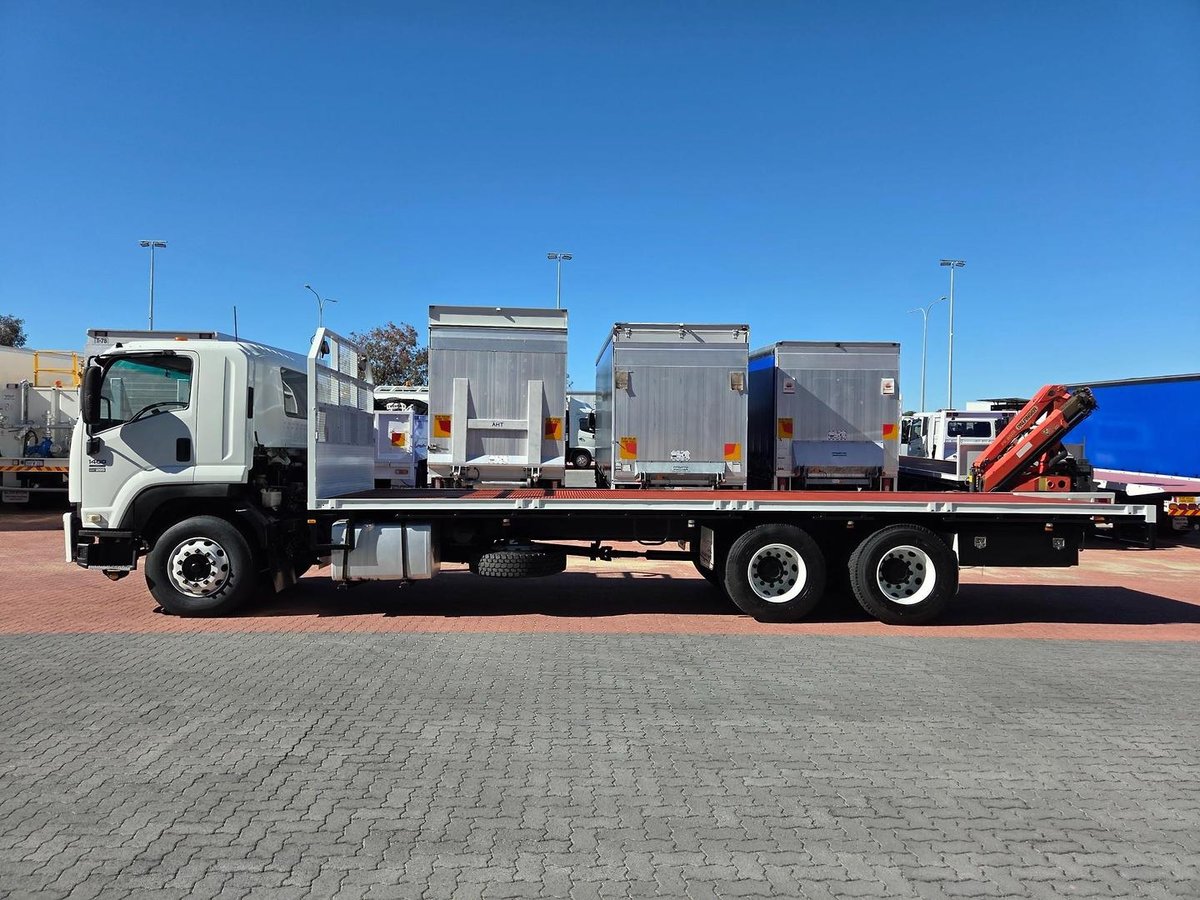 2008 Isuzu Fvm1400 6X2 14 Ton Tray image 17