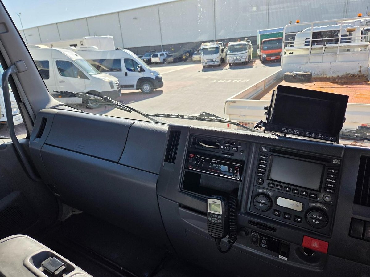 2008 Isuzu Fvm1400 6X2 14 Ton Tray image 3