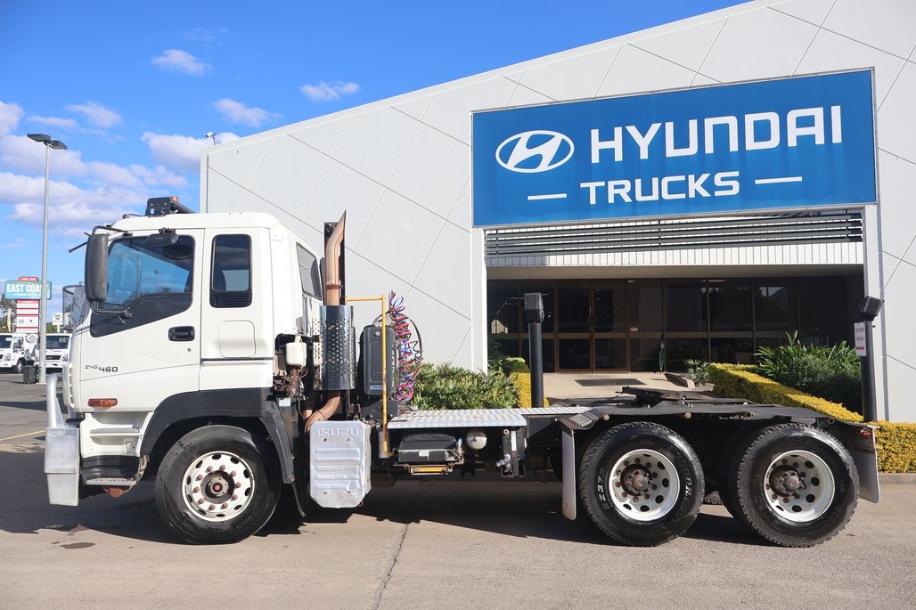 2019 Isuzu Cxz 240-460 image 2