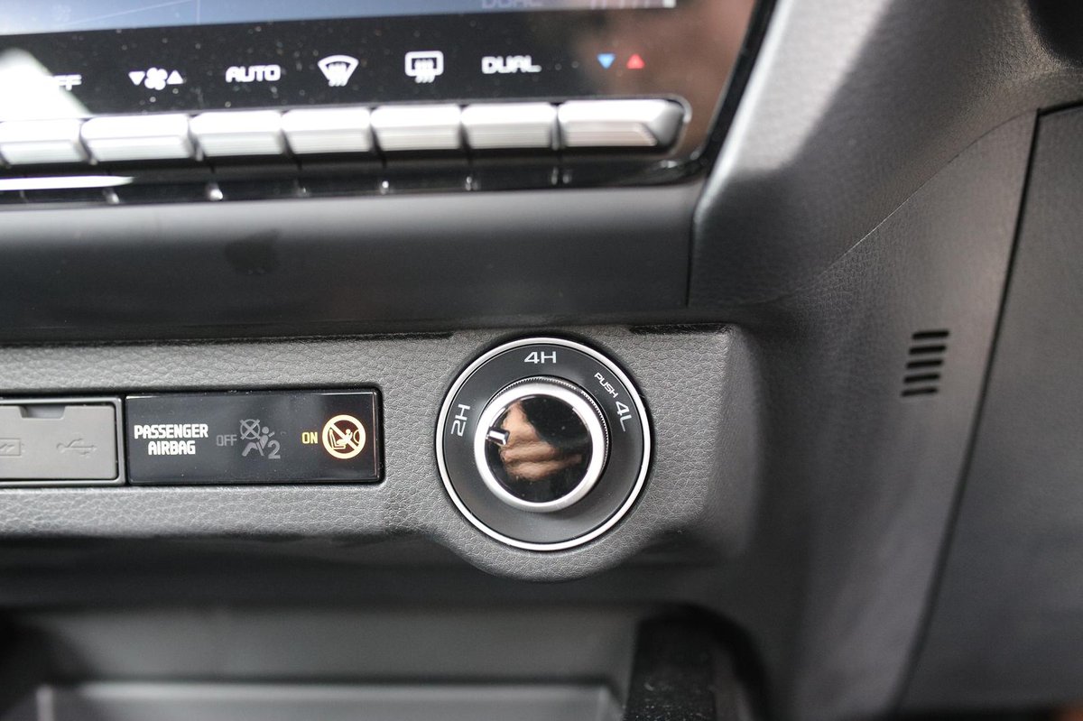 2025 Isuzu D-MAX X-TERRAIN MY25.5 4X4 Dual Range image 26