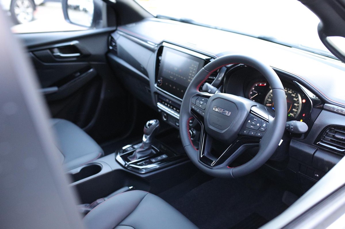 2025 Isuzu D-MAX X-TERRAIN MY25.5 4X4 Dual Range image 14
