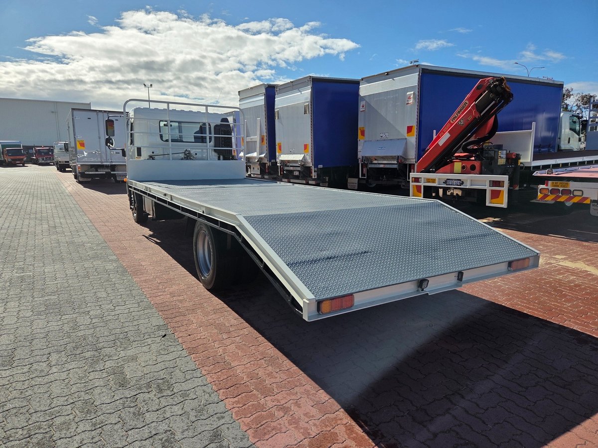 2014 Hino Fe 1426-500 Series 7 Ton Beavertail image 10