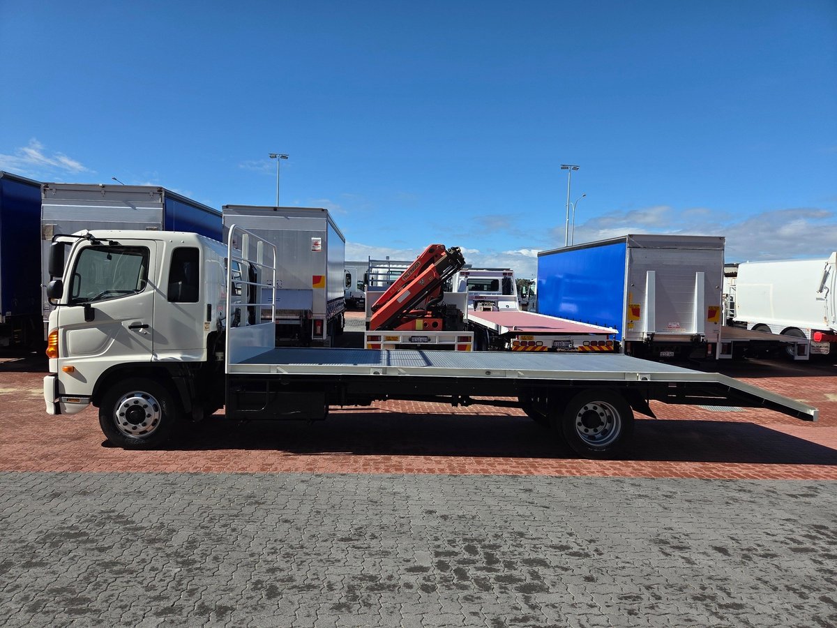 2014 Hino Fe 1426-500 Series 7 Ton Beavertail image 12
