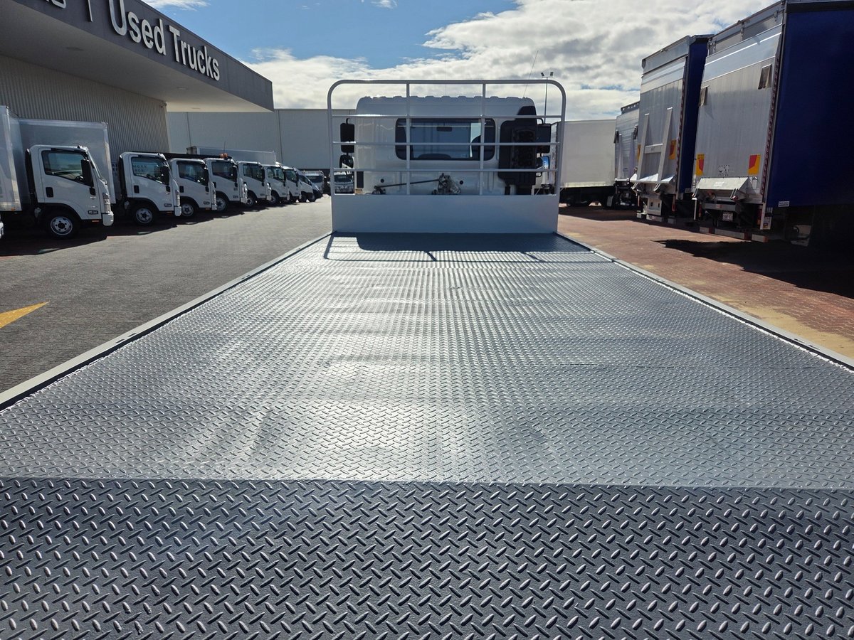 2014 Hino Fe 1426-500 Series 7 Ton Beavertail image 5
