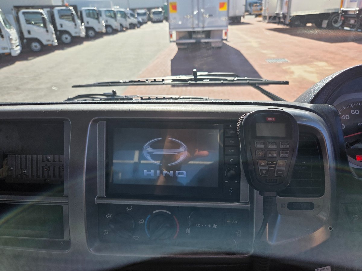 2014 Hino Fe 1426-500 Series 7 Ton Beavertail image 7