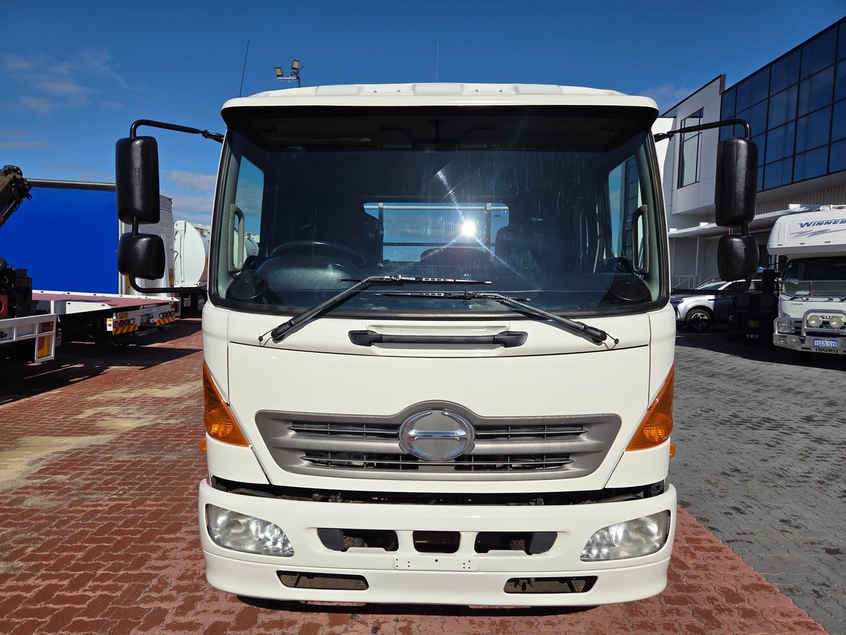 2014 Hino Fe 1426-500 Series 7 Ton Beavertail image 8