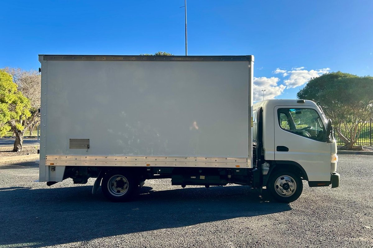 2019 Fuso Canter 515 image 6