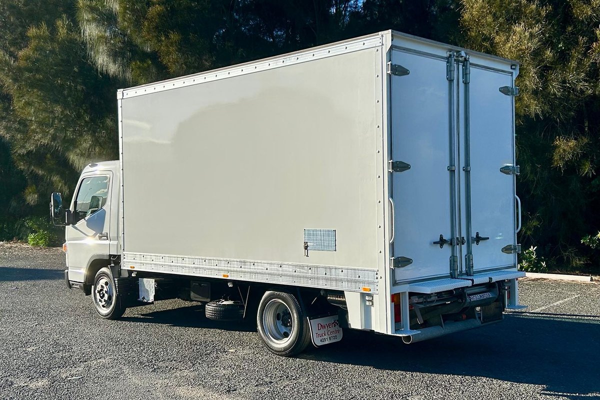 2019 Fuso Canter 515 image 3