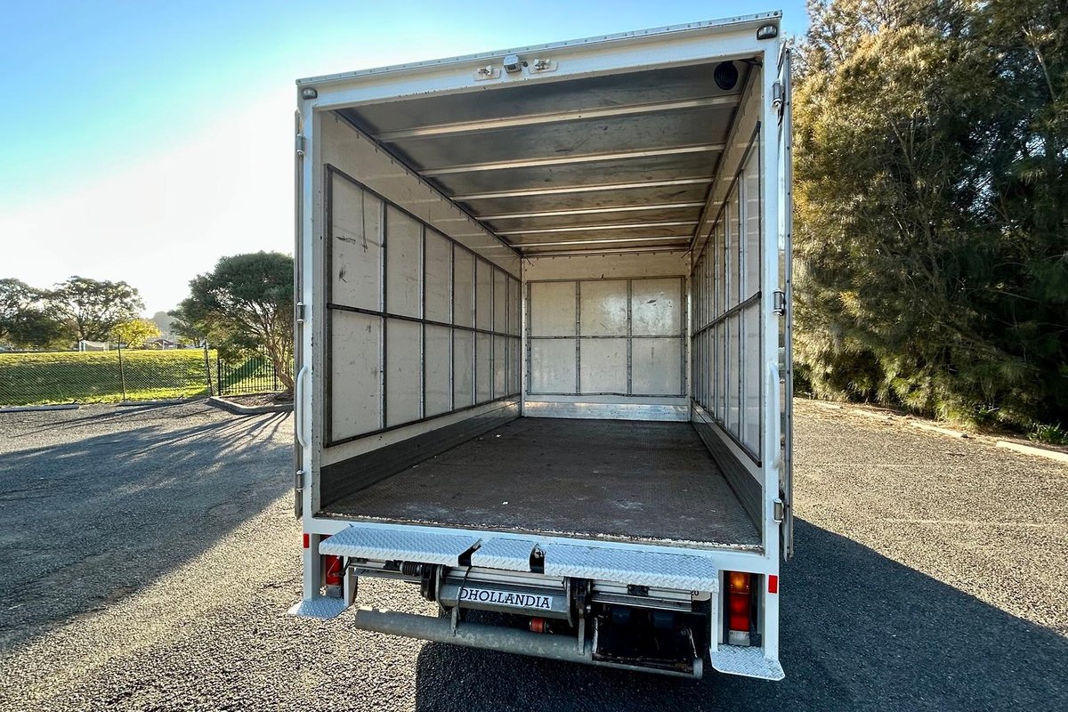 2019 Fuso Canter 515 image 11