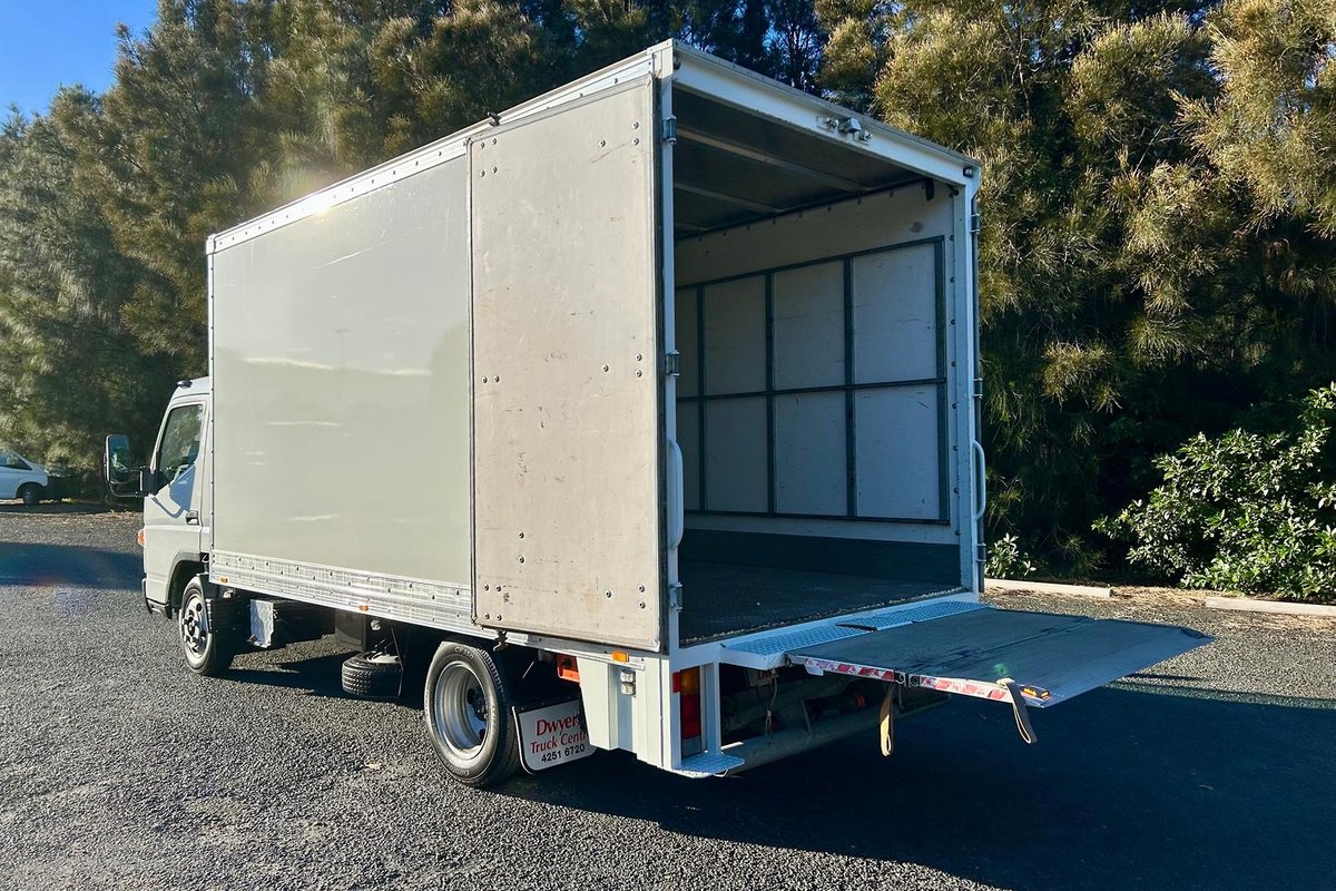 2019 Fuso Canter 515 image 12