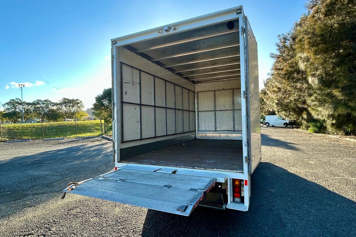 2019 Fuso Canter 515 image 13
