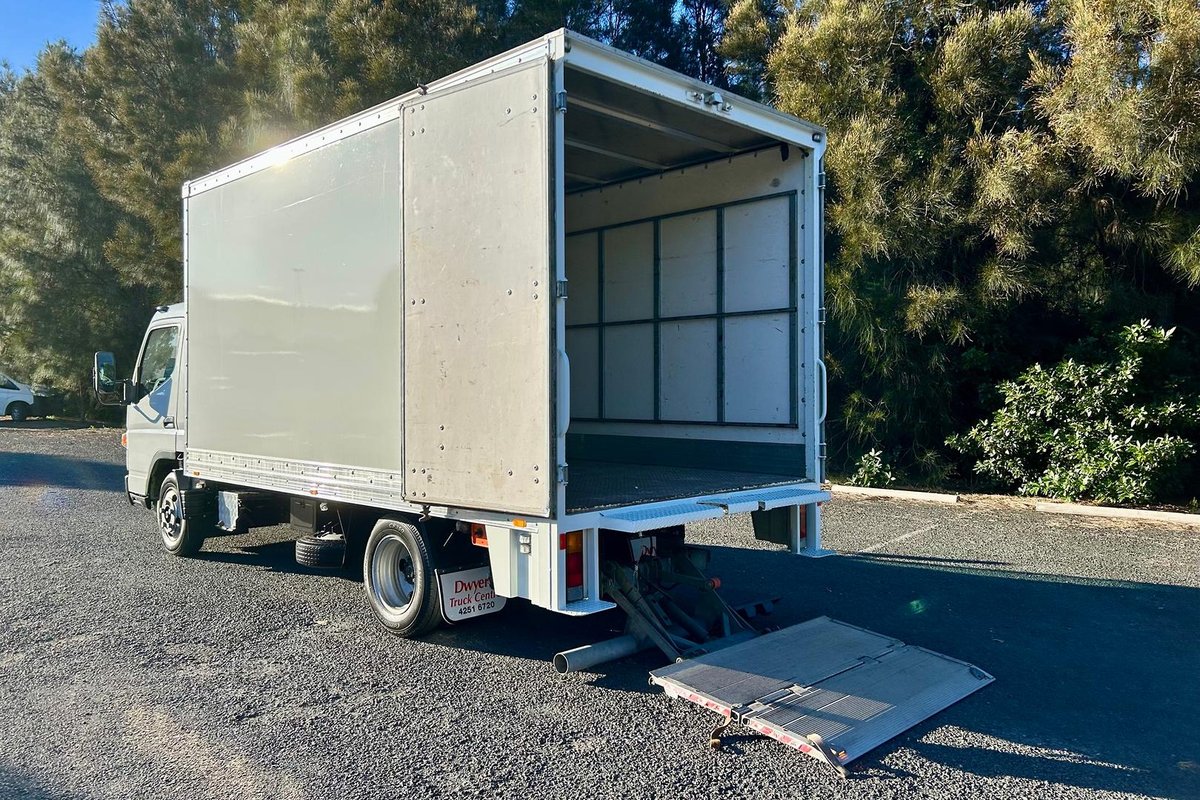 2019 Fuso Canter 515 image 14