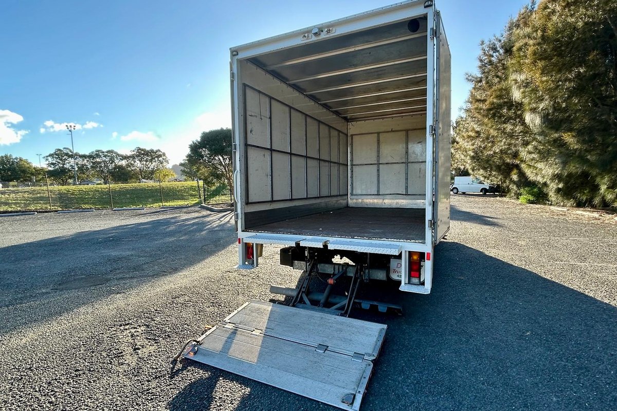 2019 Fuso Canter 515 image 16