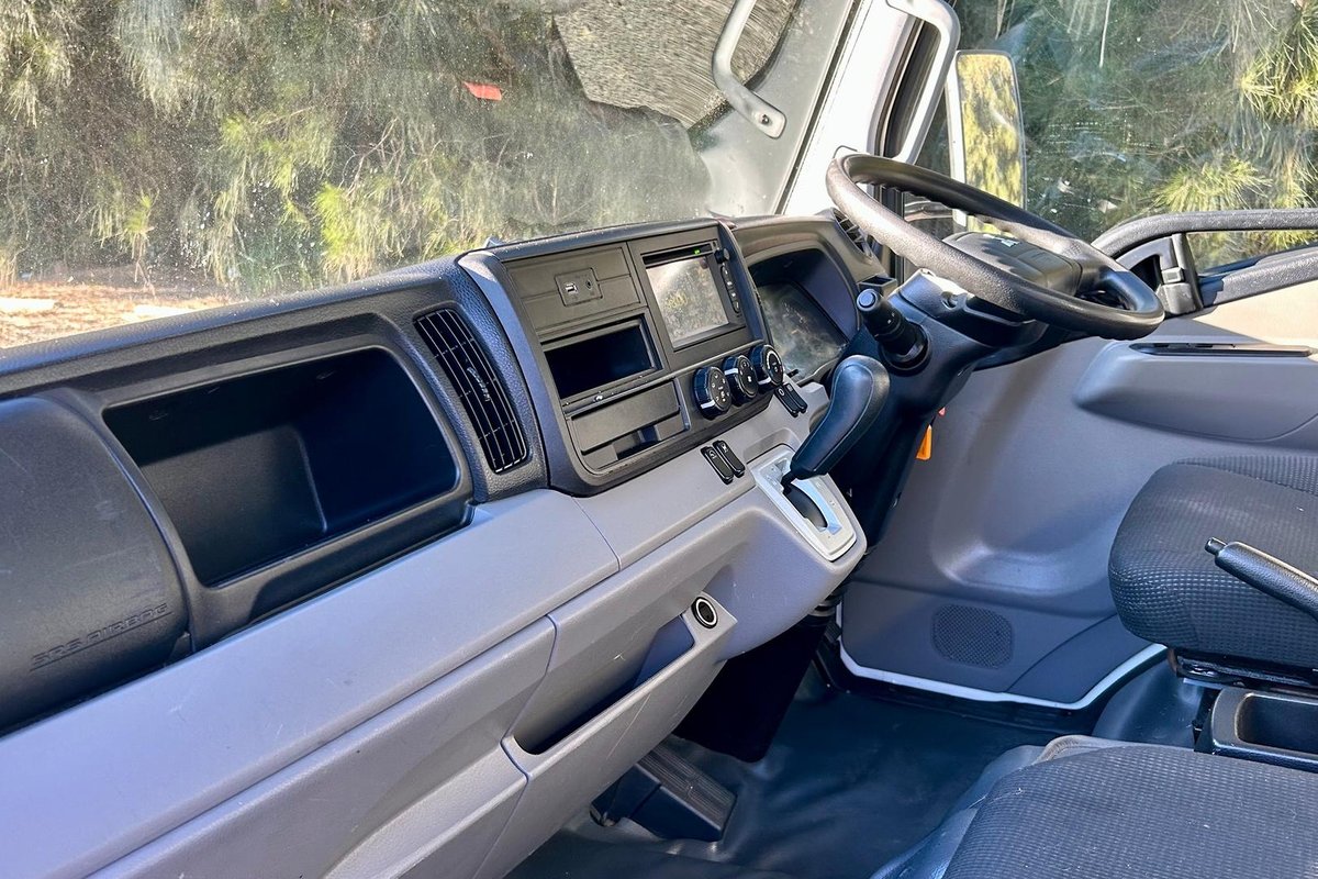 2019 Fuso Canter 515 image 23
