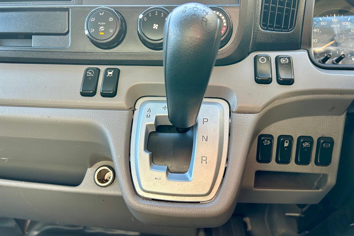 2019 Fuso Canter 515 image 24