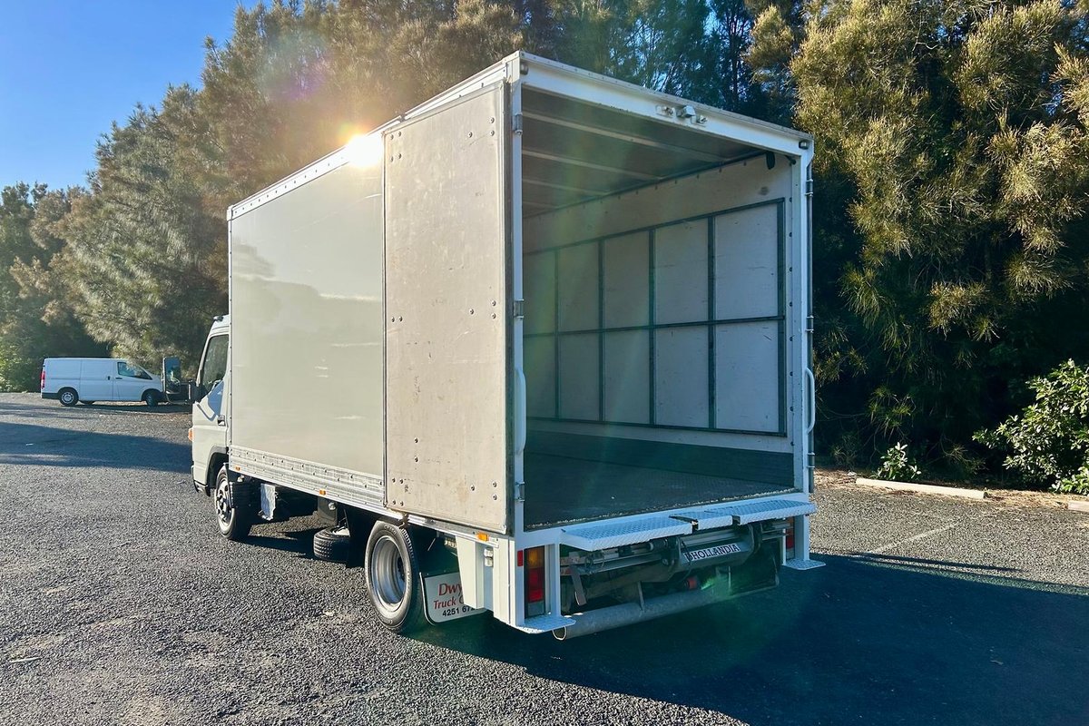 2019 Fuso Canter 515 image 9