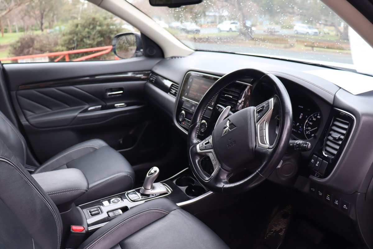 2017 Mitsubishi Outlander PHEV Exceed ZK MY17 AWD image 11