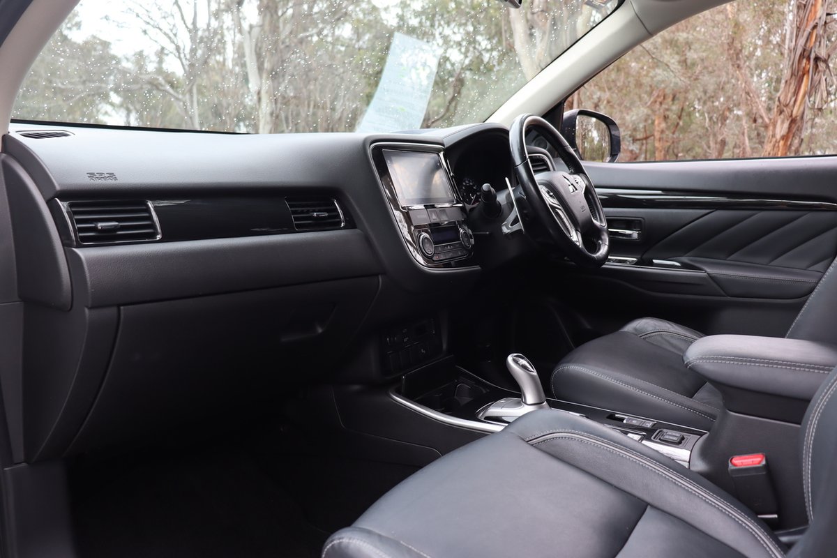 2017 Mitsubishi Outlander PHEV Exceed ZK MY17 AWD image 24