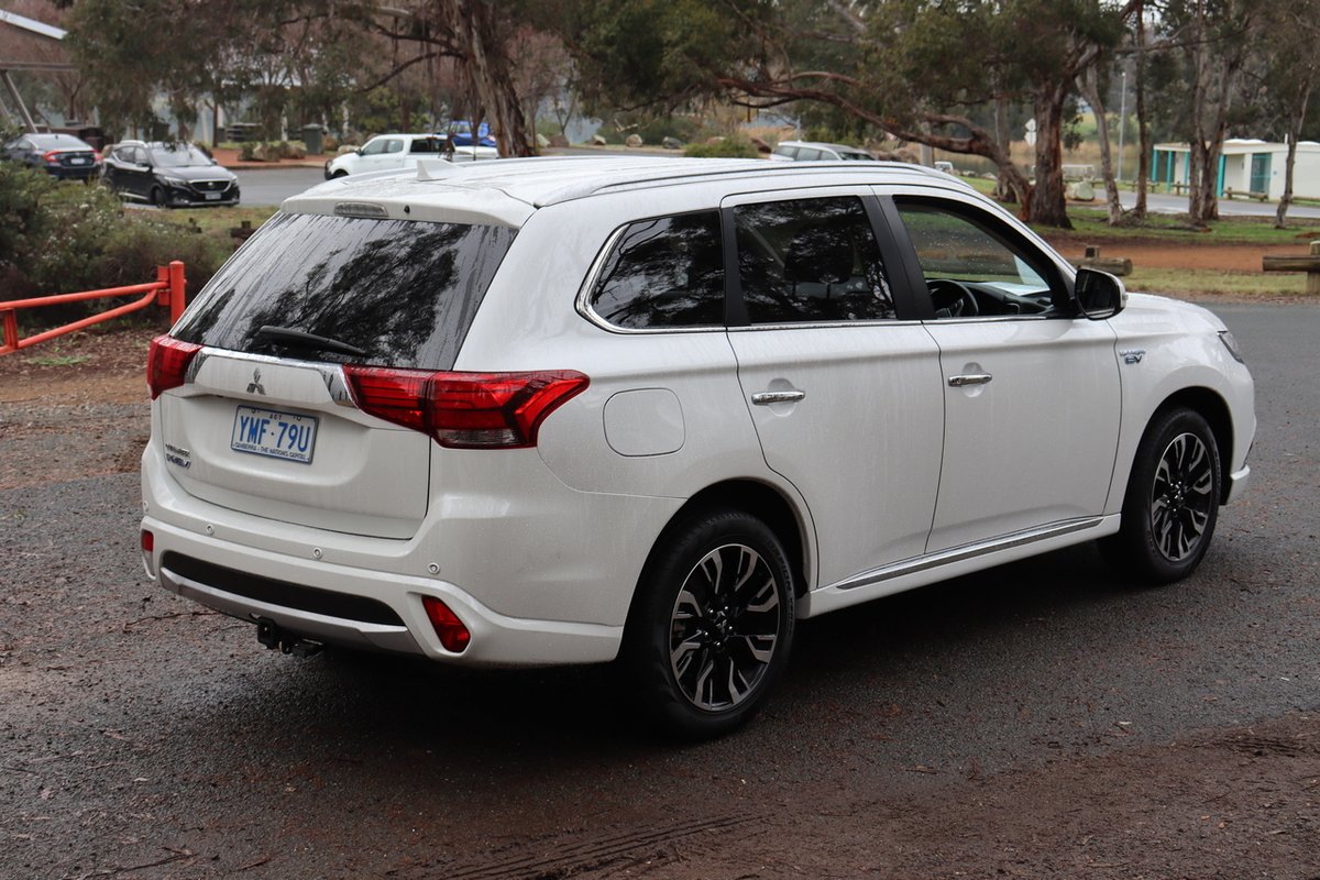 2017 Mitsubishi Outlander PHEV Exceed ZK MY17 AWD image 8