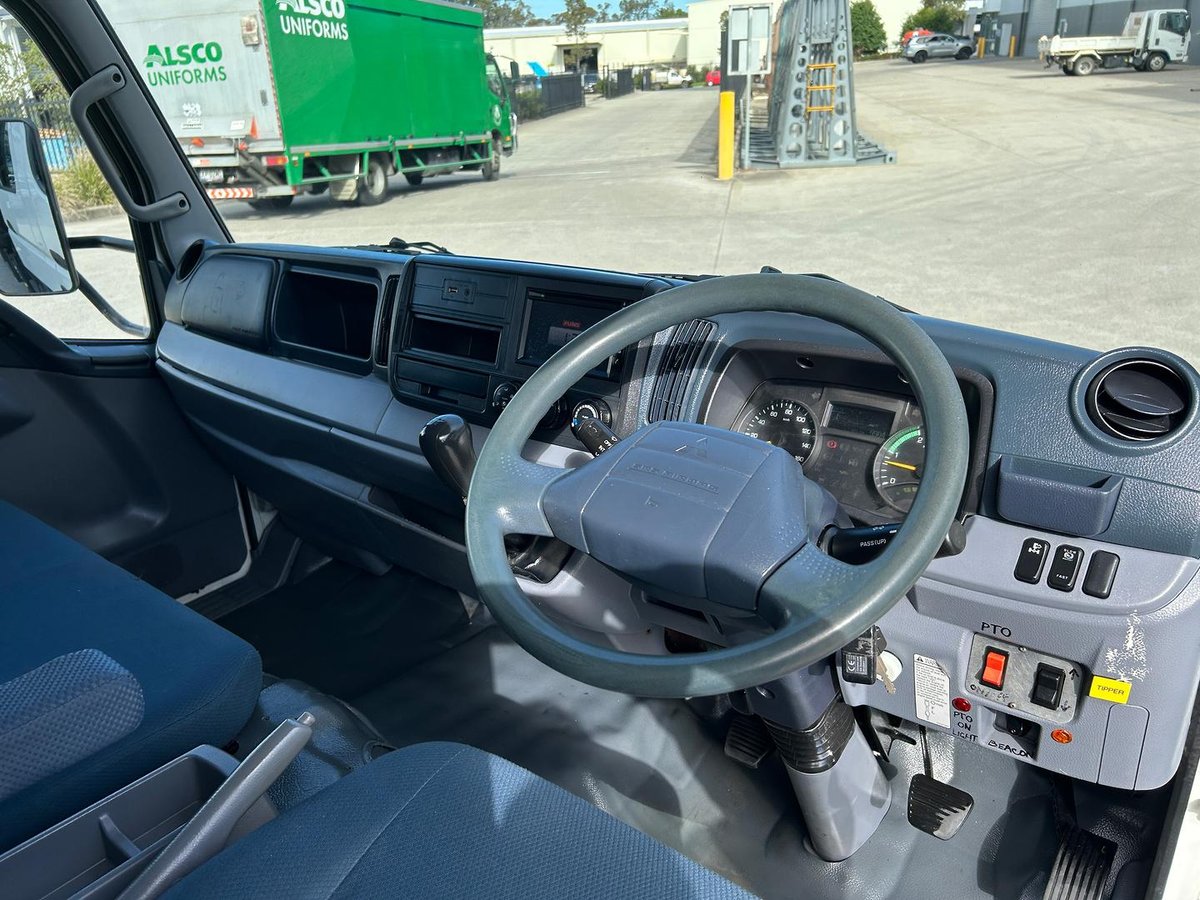 2014 Fuso Canter 918 image 11